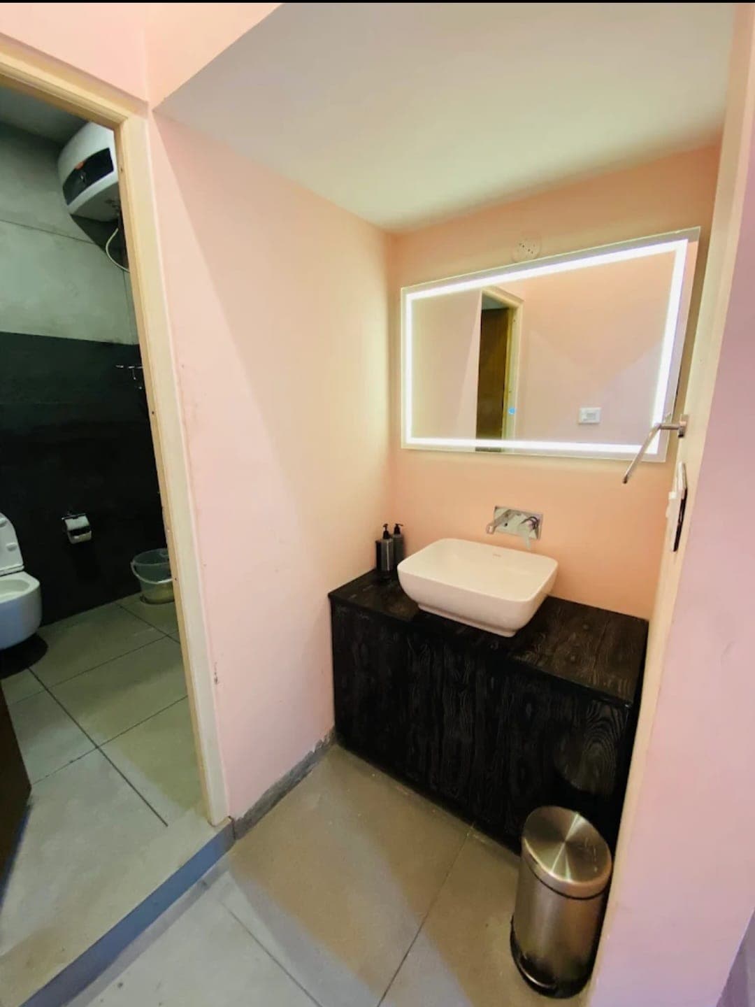 Suite Room 2 bathroom